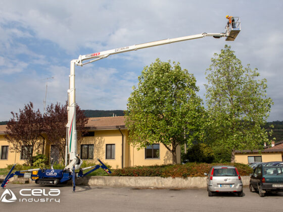 Tracked access platforms DT30 Spyder at work